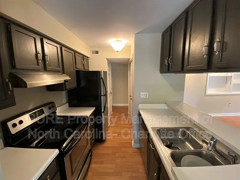 415 W 8th St #E — Photo 11