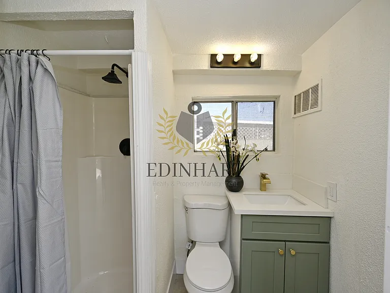 1584 N Carruth Ave — Photo 21