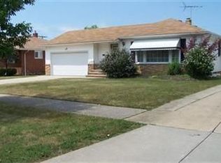 1113 Bonnie Ln, Mayfield Heights, OH