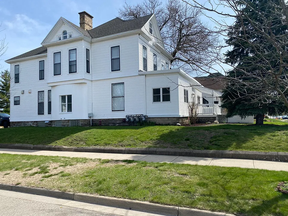 101 Pleasant St SE #4