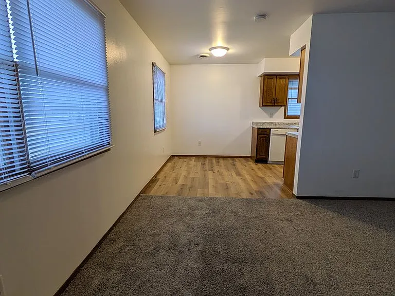 638 N Elmer St — Photo 6