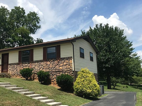 3rd image of 4329 SE Scarlett Ln