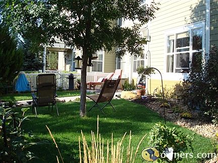 Private corner lot with park view