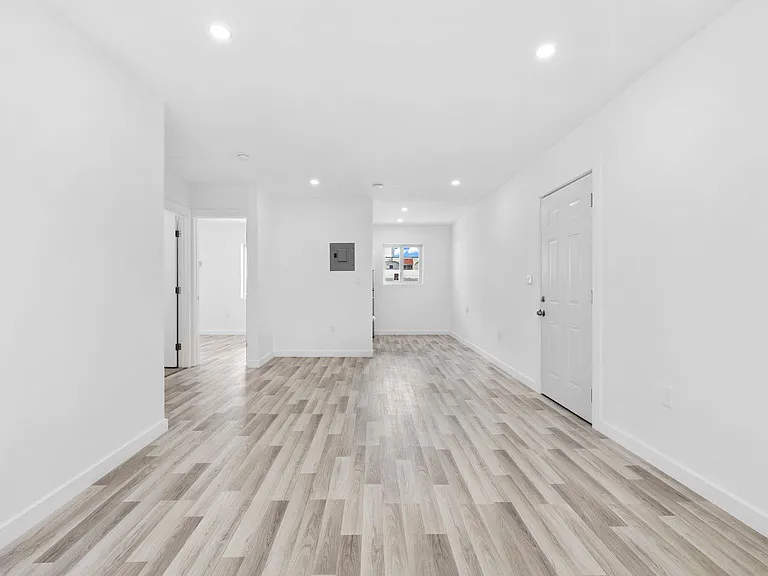 112 SW 11th Ave #3 — Photo 2