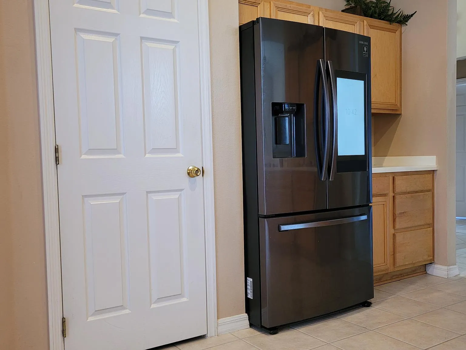 170 Richmond Dr — Photo 3