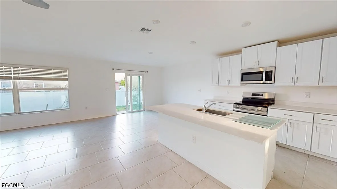 4 bed, 2.0 bath, 1952 sqft, $2,195 — Photo 3