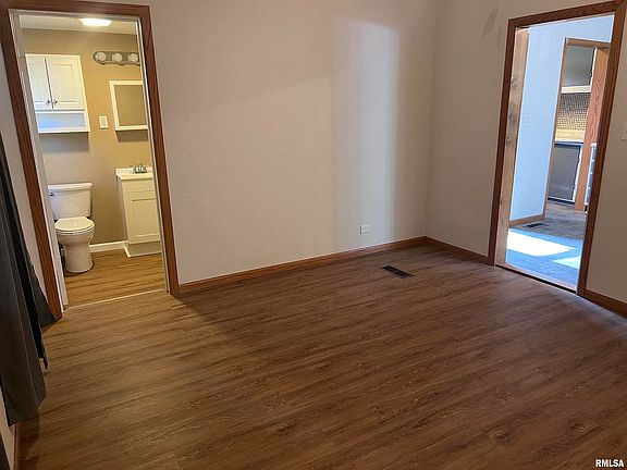 4th image of 117 Hill Ave