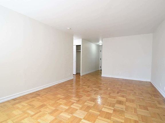 3rd image of 330 W 45th St #4MM