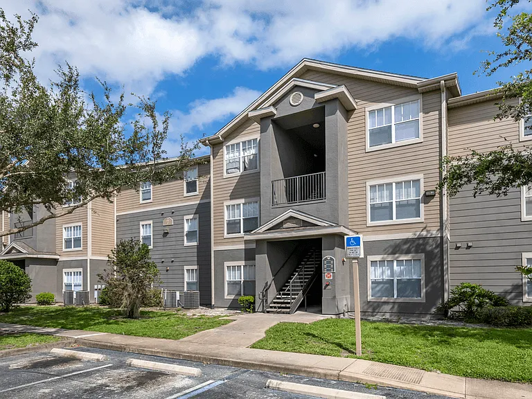 Wexford Apartments — Photo 23