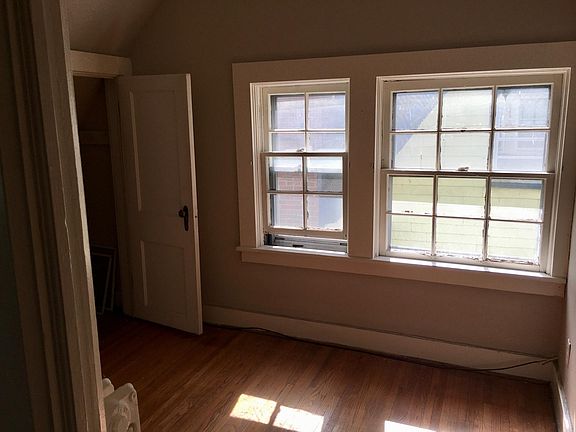 3rd image of 39 Lexington Ave #3