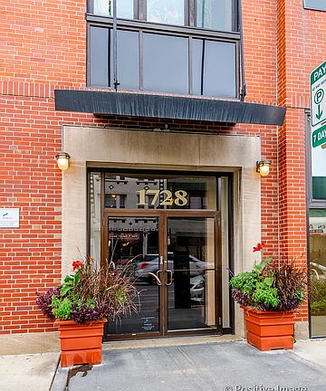 2nd image of 1728 N Damen Ave APT 304