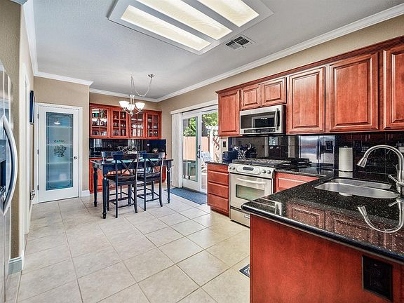 5th image of 241 Pinecrest Ct