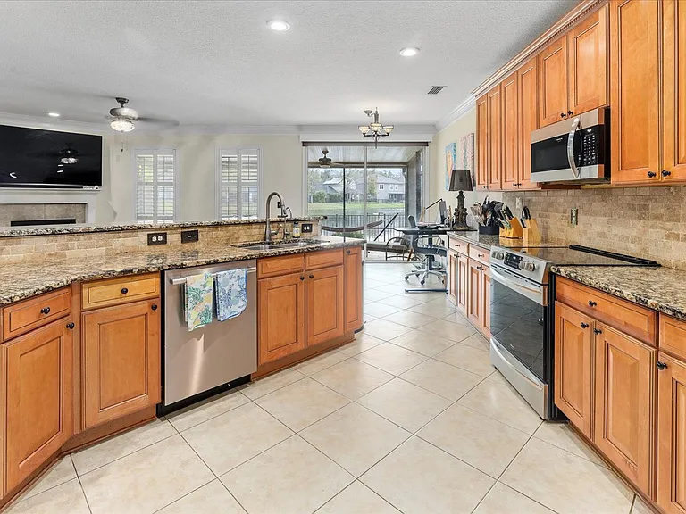 1687 Majestic View Ln — Photo 25