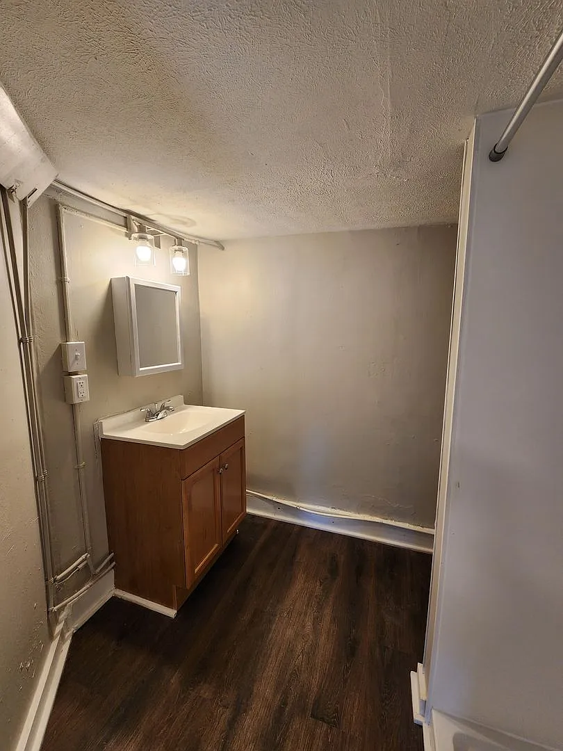 Cumberland Drive Triplex — Photo 4