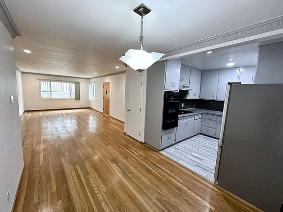 5th image of 307 S Clark Dr APT 2