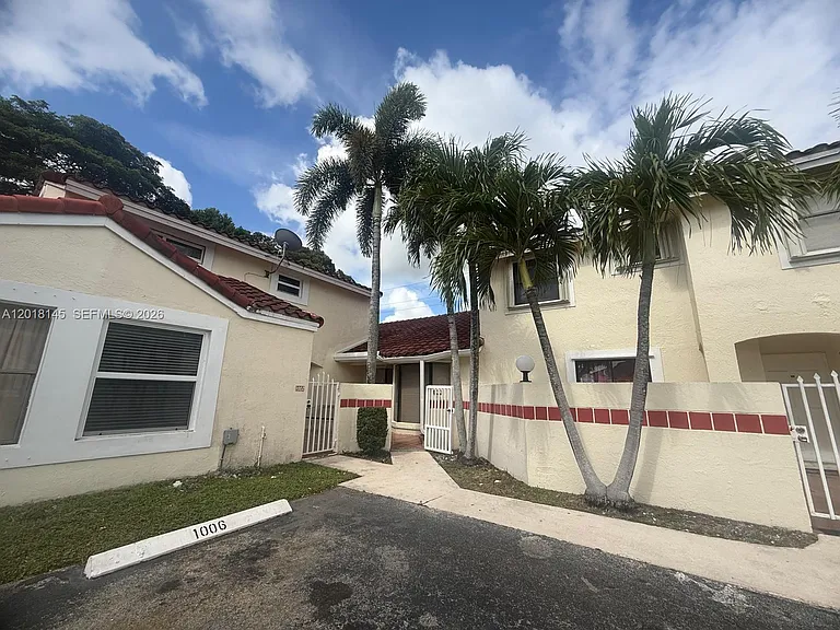 1004 San Remo Cir — Photo 2