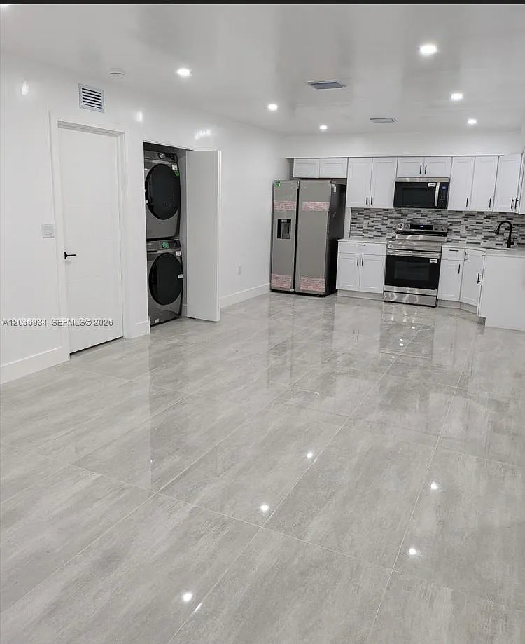 3 bed, 2.0 bath, $3,650 — Photo 2