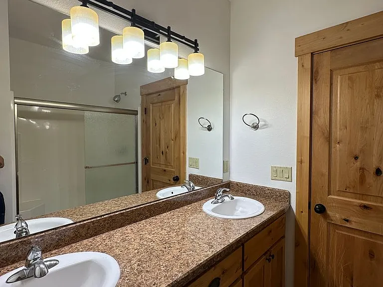 115 NW Mount Washington Dr — Photo 17