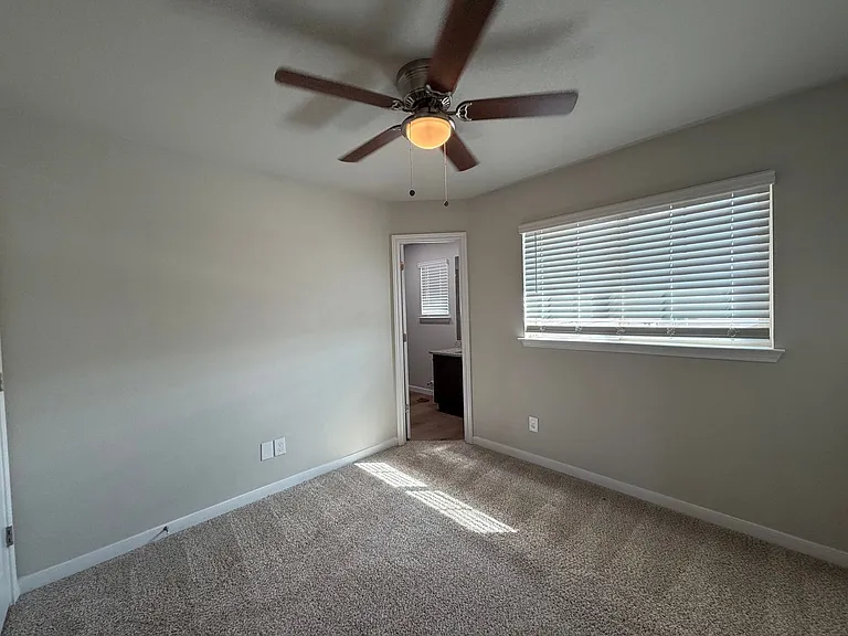 466 Emma Dr — Photo 14