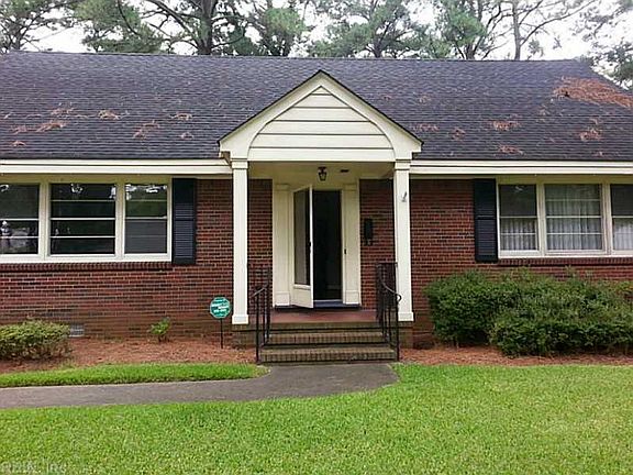 2nd image of 1431 Sweet Briar Ave