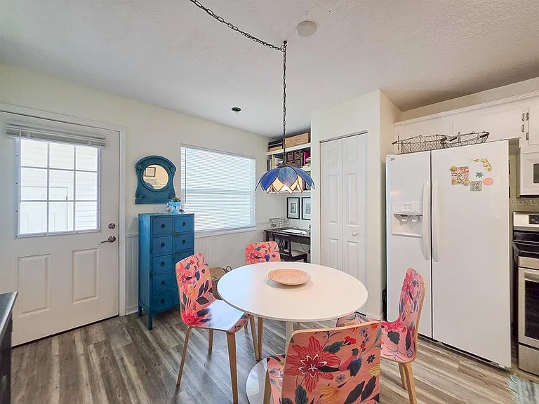 216 S 5th St #B — Photo 11