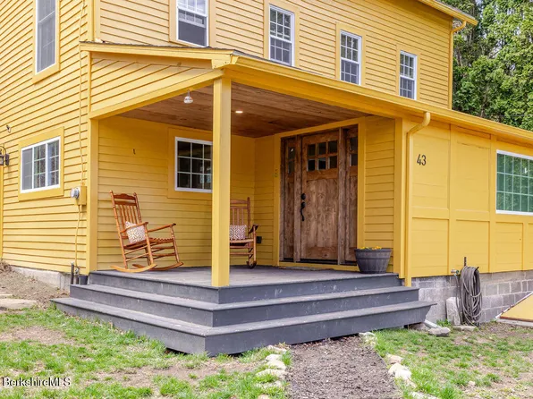 43 Hart St, Great Barrington, MA 01230