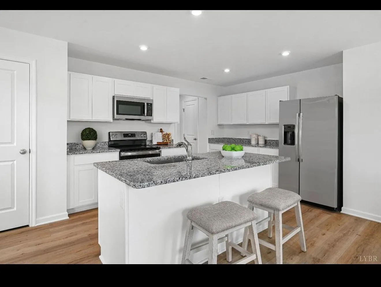 102 Grove Hill Ter — Photo 1