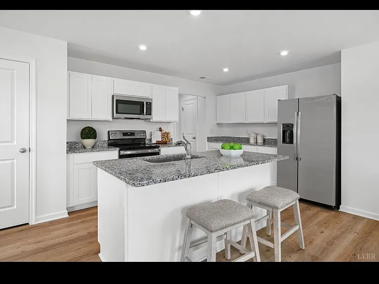 102 Grove Hill Ter — Photo 2