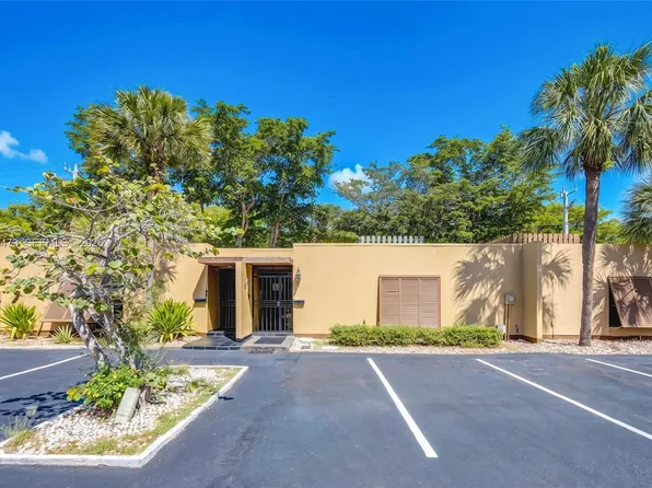 6705 Kingsmoor Way, Miami Lakes, FL 33014