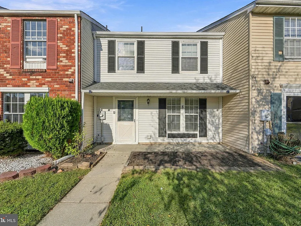 8 Victoria Manor Ct