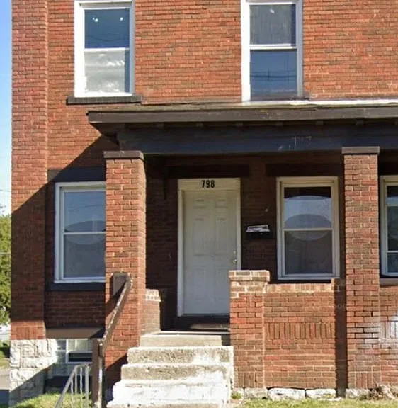 798-804 E Whittier St — Photo 1