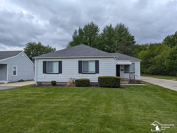 2nd image of 3585 Vivian Rd