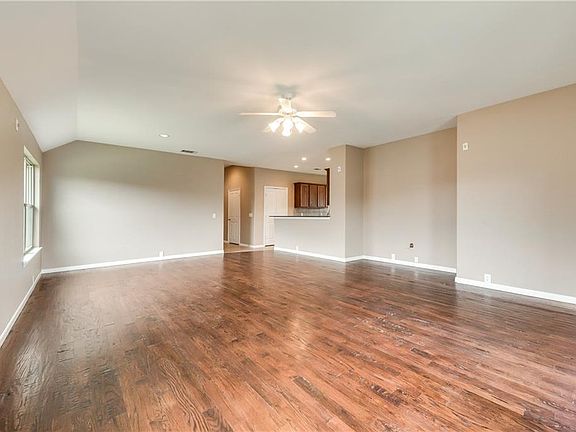 5th image of 114 Forestbrook Dr