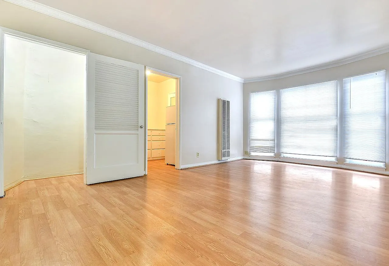 Studio, 250 sqft, $1,090 — Photo 3