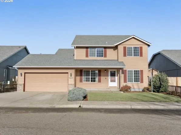 1207 Mountain View Ln, Molalla, OR 97038