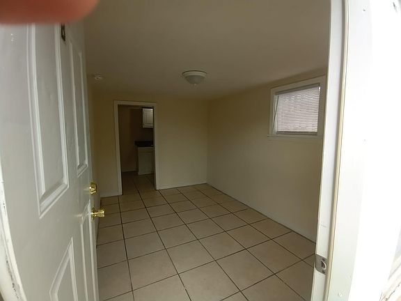 5th image of 930 18th St APT C