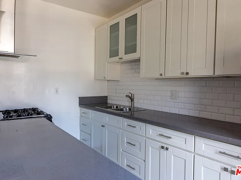 661 Shatto Pl #201 — Photo 5