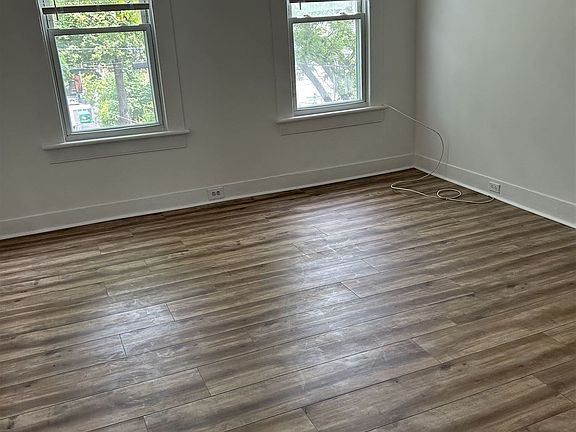 3rd image of 18 N 6th Ave
