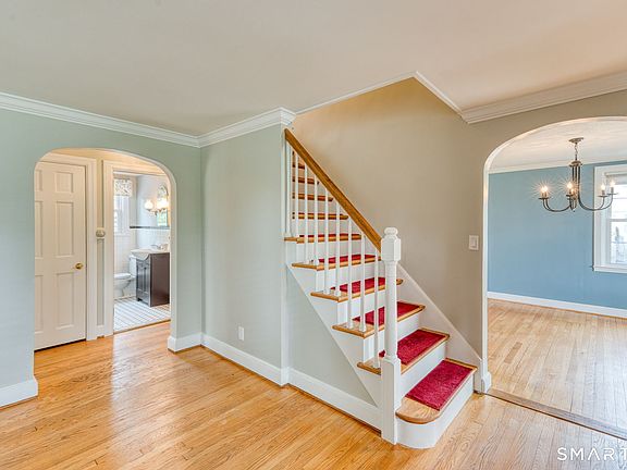 3rd image of 425 Hackmatack Street