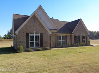 818 Fairway Pointe Cv W, Hernando, MS 38632
