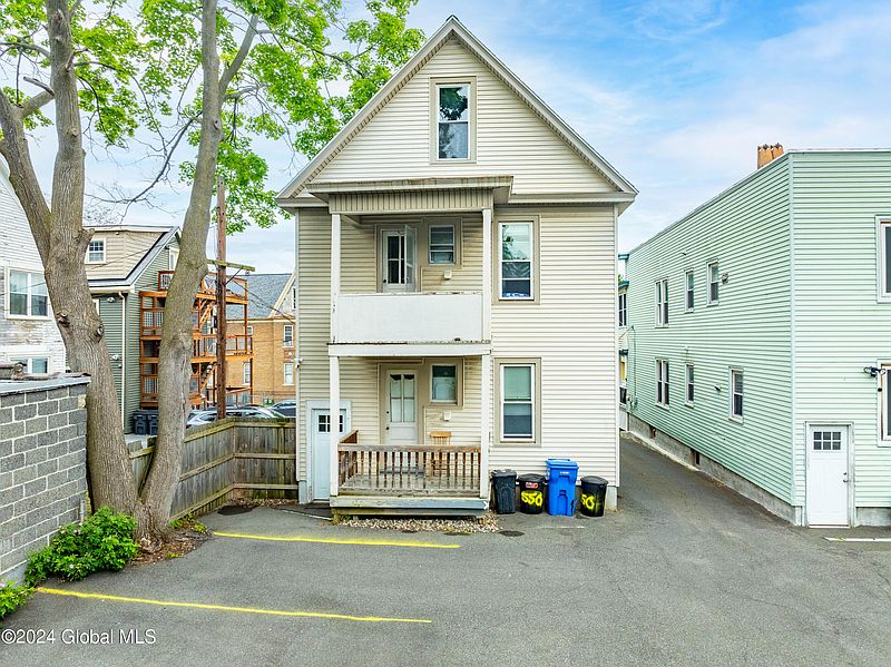 3rd image of 550 Warren Street