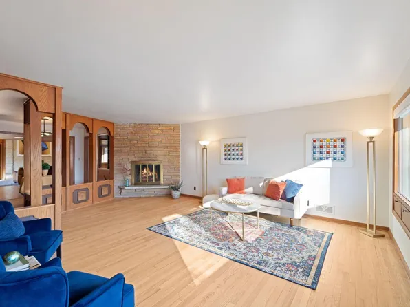 8969 North Mohawk ROAD, Bayside, WI 53217