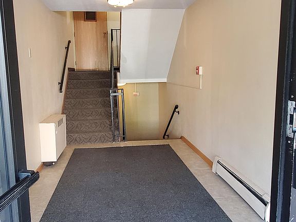 3rd image of 2012 Garfield Ave S #2
