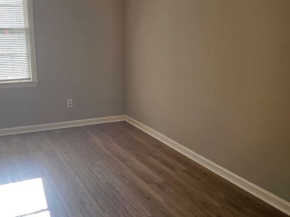 2nd image of 2214 Jerry Jones Dr