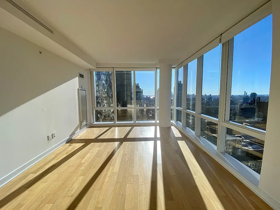 885 6th Ave #38H