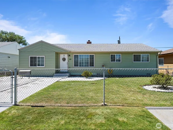 129 H Street NE, Ephrata, WA 98823