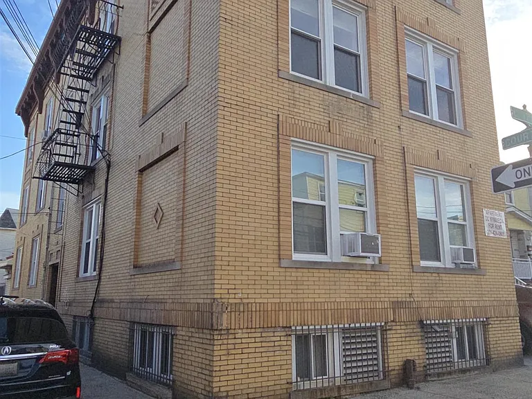 18 E 17th St #1R — Photo 2