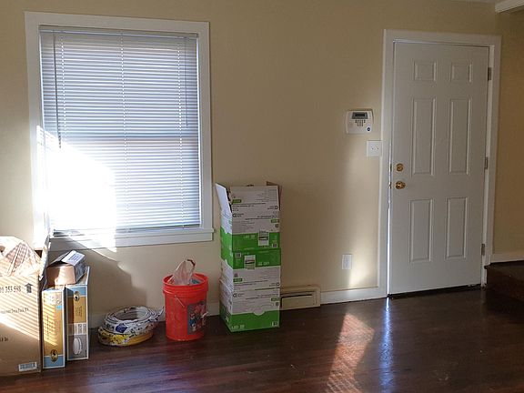 3rd image of 14 Valley Pl S