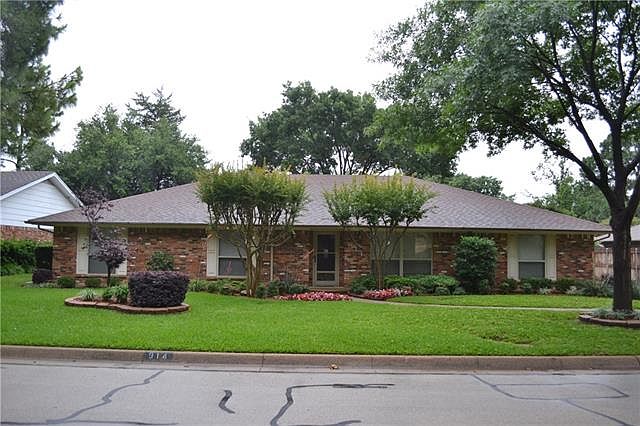 1st image of 914 Curtis Dr