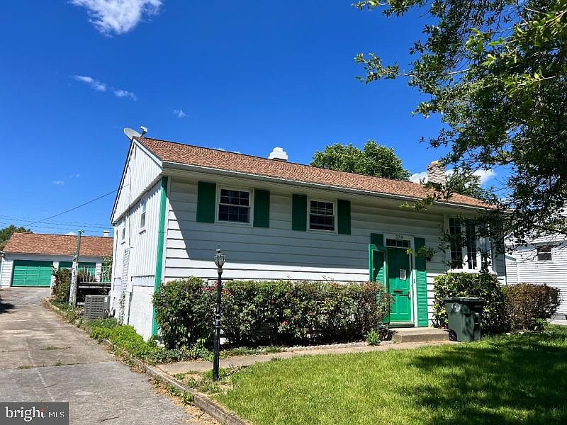 1st image of 379 Pearl St